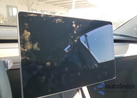 2022 Tesla Model Y z USA, uszkodzony, nr VIN 7SAYGDEF1NF391609